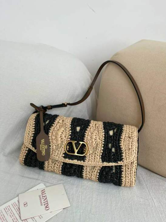 Picture of Valentino Handbags _SKUfw240128149fw
